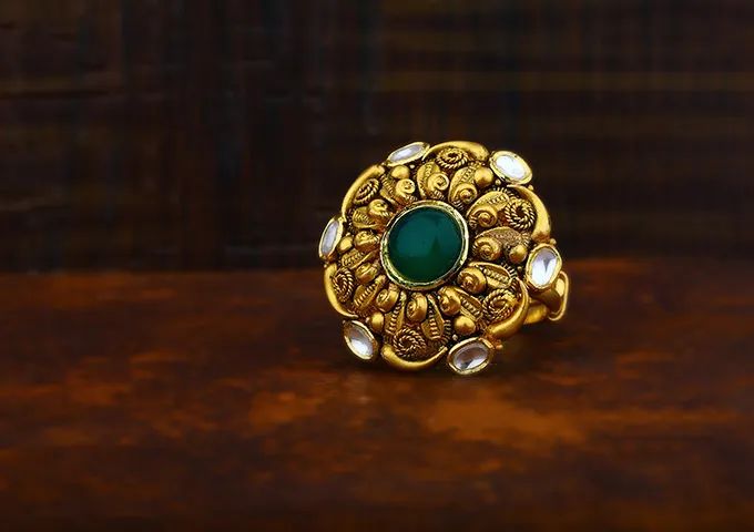 Asian Buyers’ Growing Sophistication in Antique Jewelry: A Market on the Rise