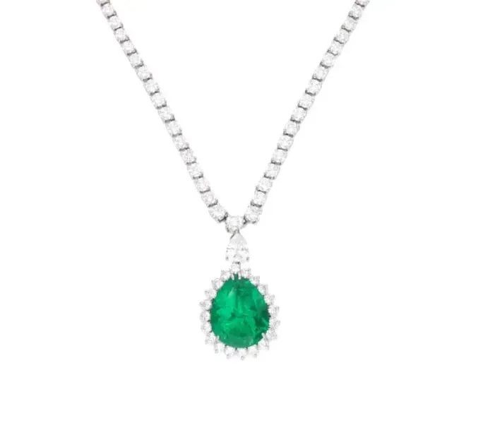 Colombian emerald necklace, 18.72 carats.