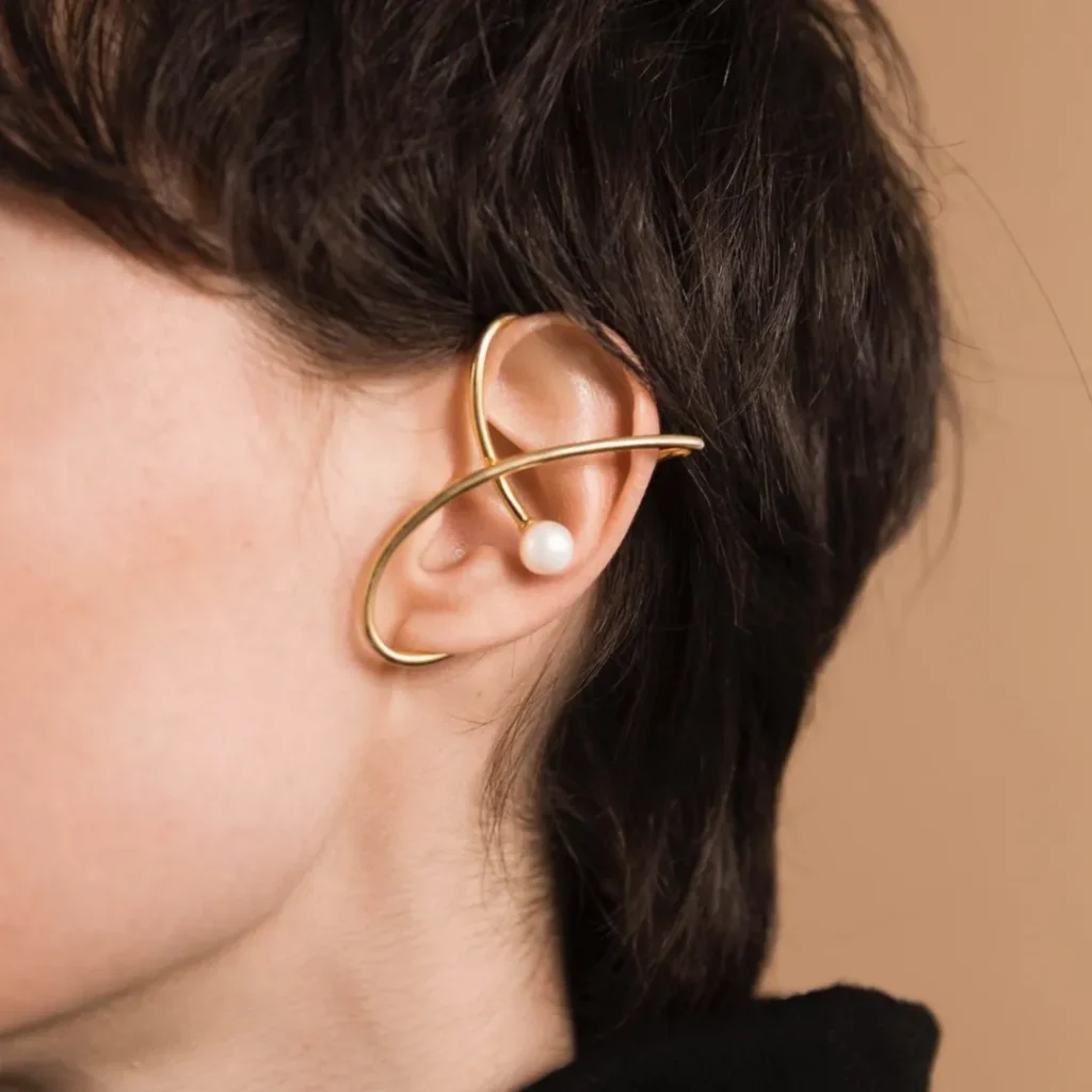 MAM-Pearl-Pearl Ear Cuff (Gold, Left Ear, Single Piece)
Jewelry-grade alloy plated with 18K yellow gold, pearl