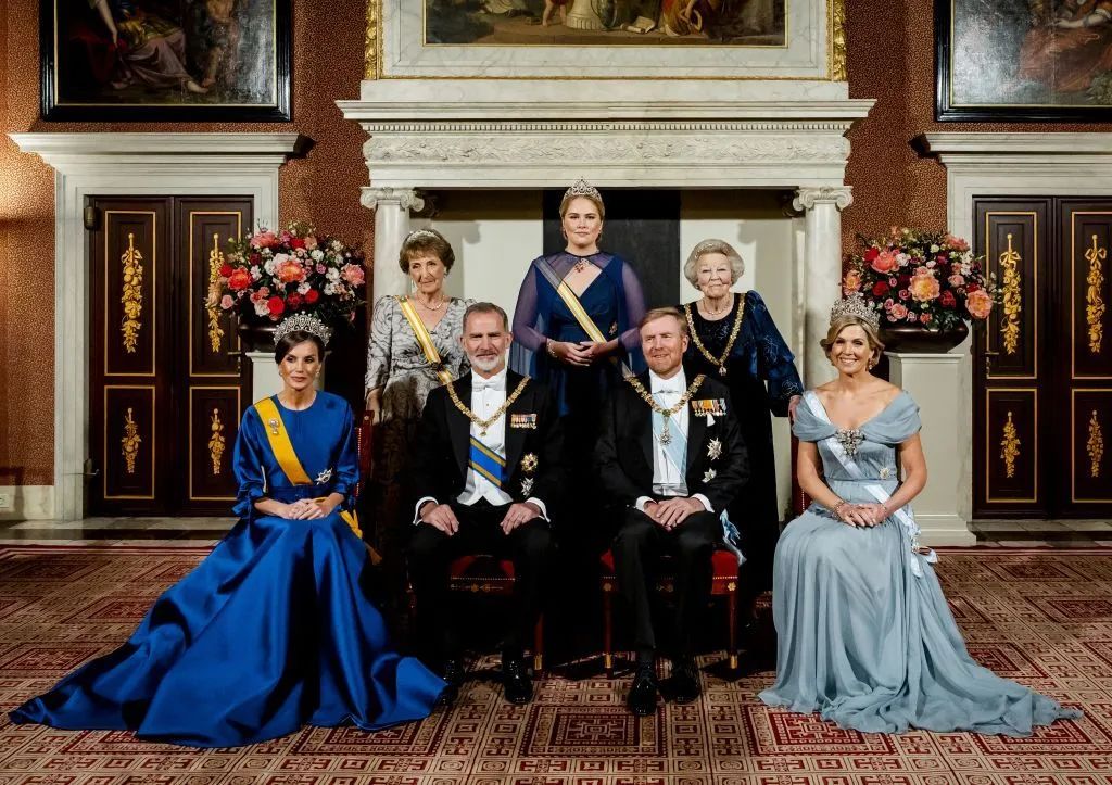 Group photo of the Dutch royal family at the Spanish state banquet