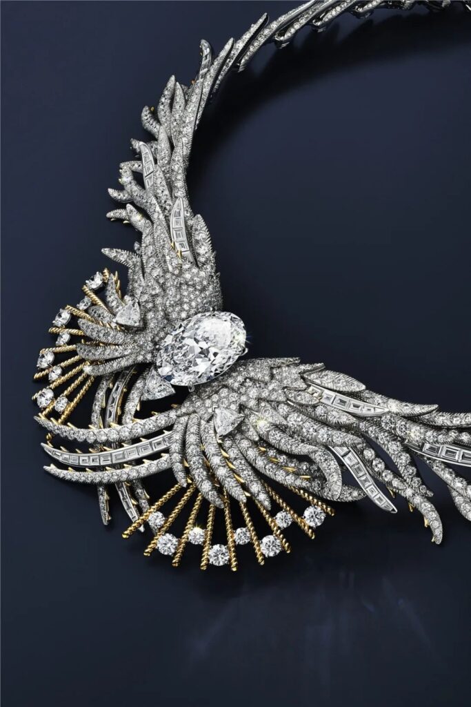 Tiffany & Co.
2024 Blue Book High Jewelry Collection
Tiffany Céleste
Flying Feather Theme Necklace
Feather-shaped necklace