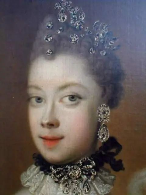 Queen Charlotte wearing the Arcot Diamond earrings.