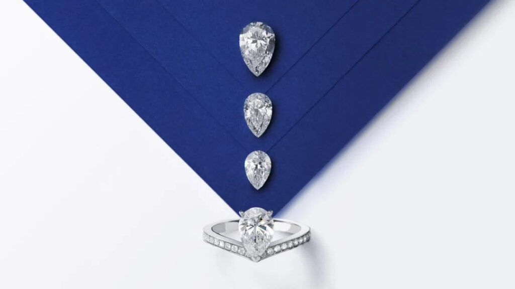 Chaumet
Crown Your Love Collection
18K gold, diamonds
Comparison of pear-shaped diamonds with different proportions