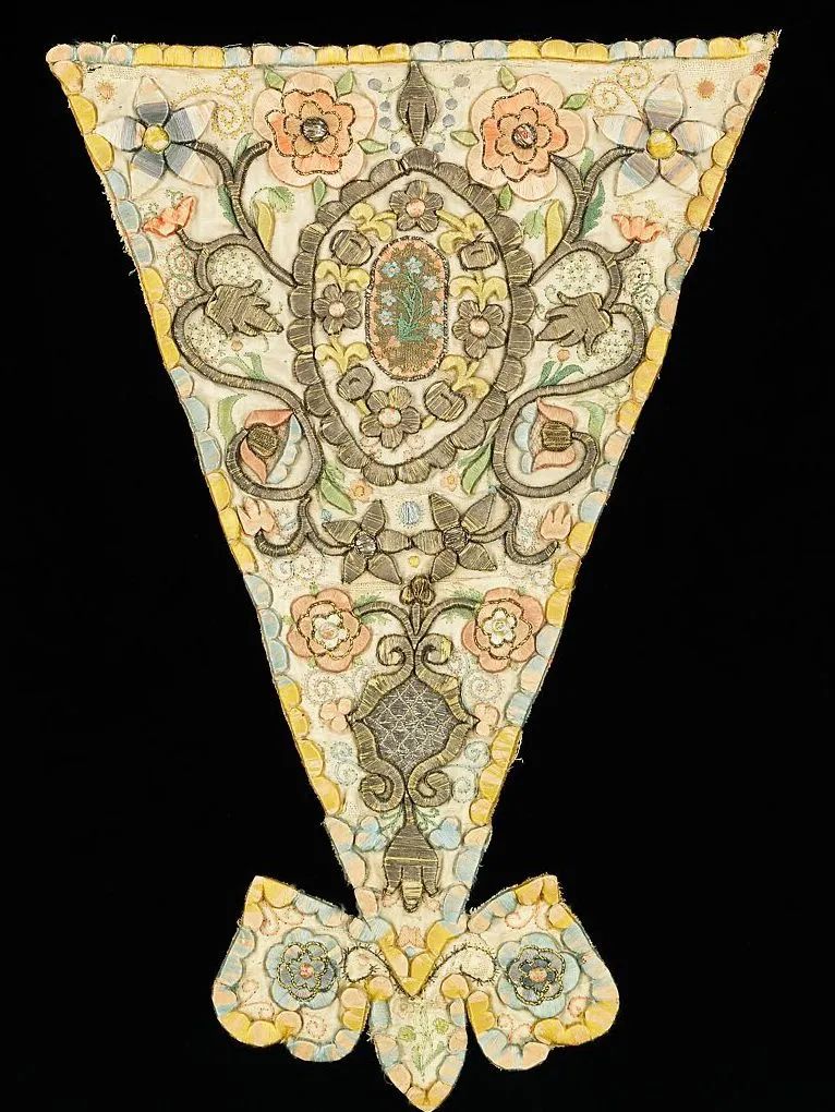 Different styles of triangular stomachers