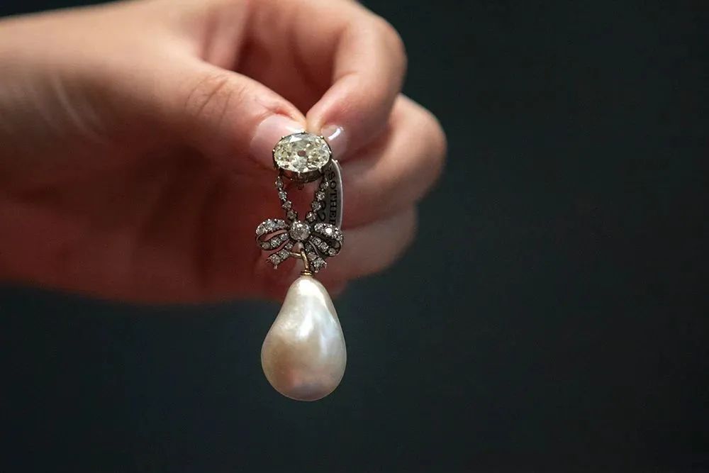 Marie Antoinette's natural pearl and diamond pendant