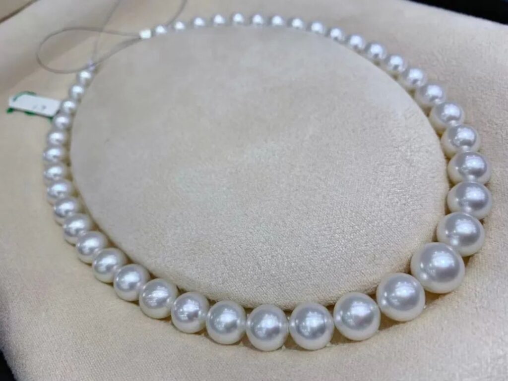 South Sea white pearl