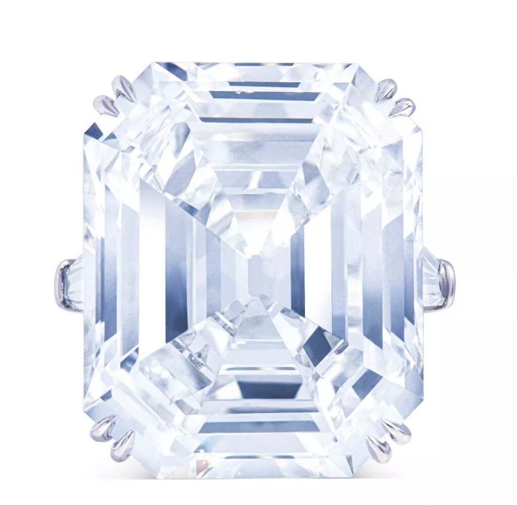 Diamond Ring
HARRY WINSTON
Rectangular diamond, approximately 25.20 carats
D color, VVS2 clarity
Set with tapered baguette-cut diamonds
Estimate: CHF 1,800,000 - CHF 2,200,000
Sold for: CHF 2,535,000
November 2019, Geneva