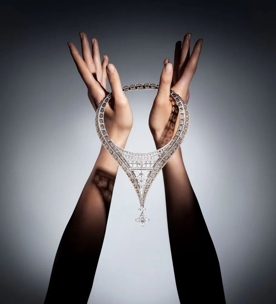 Louis Vuitton
Awakened Hands, Awakened Minds
High Jewelry Collection