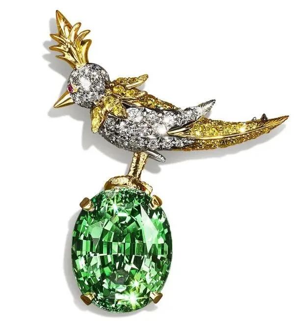 Tiffany & Co.
2022 Blue Book High Jewelry Collection
Botanica Bird on a Rock Brooch
Yellow gold, white gold, tsavorite, diamonds