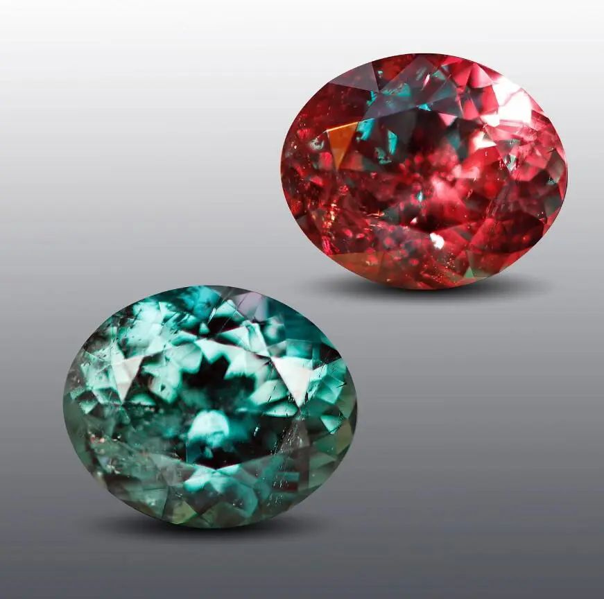 Color-changing effect of Russian alexandrite
Gemstone from Tsarina Jewels