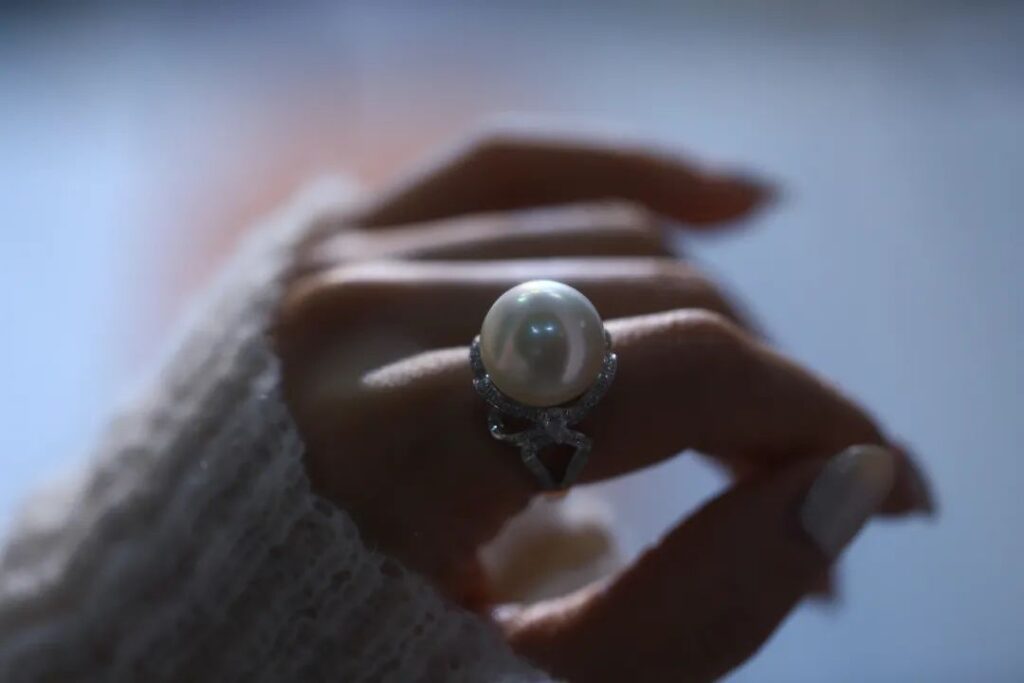 South Sea white pearl