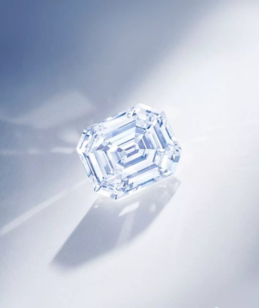 Diamond Ring
HARRY WINSTON
Rectangular diamond, approximately 25.20 carats
D color, VVS2 clarity
Set with tapered baguette-cut diamonds
Estimate: CHF 1,800,000 - CHF 2,200,000
Sold for: CHF 2,535,000
November 2019, Geneva