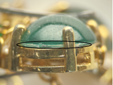 Microscopic observation: Viewing from the side, a distinct blue-green colored adhesive is visible at the base.