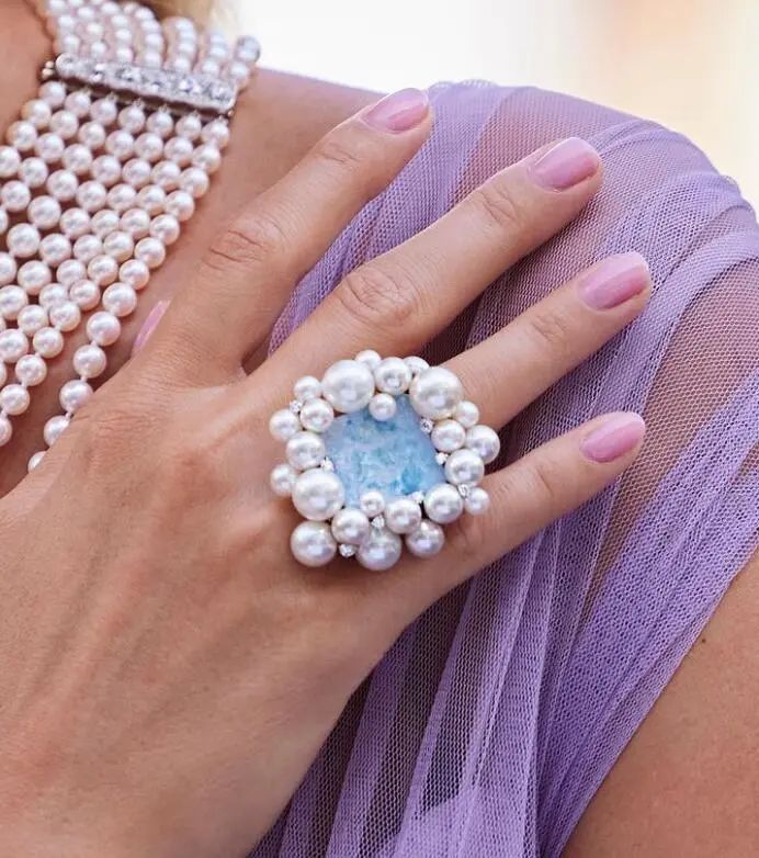 Assael ring
Akoya pearls, aquaprase, diamonds