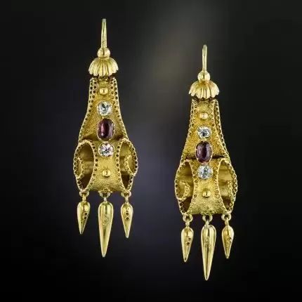 Victorian era earrings, circa 1850
Gold, garnet, aquamarine