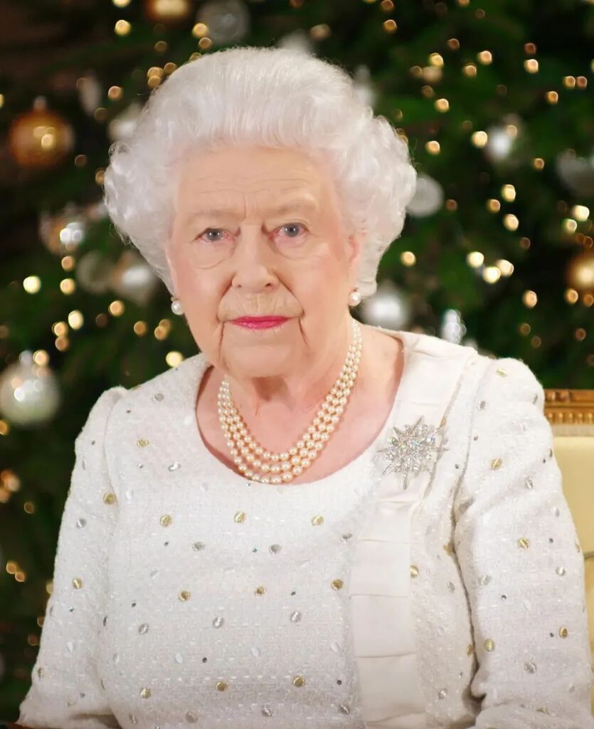 
Queen Elizabeth II wearing the Jardine Star Brooch.