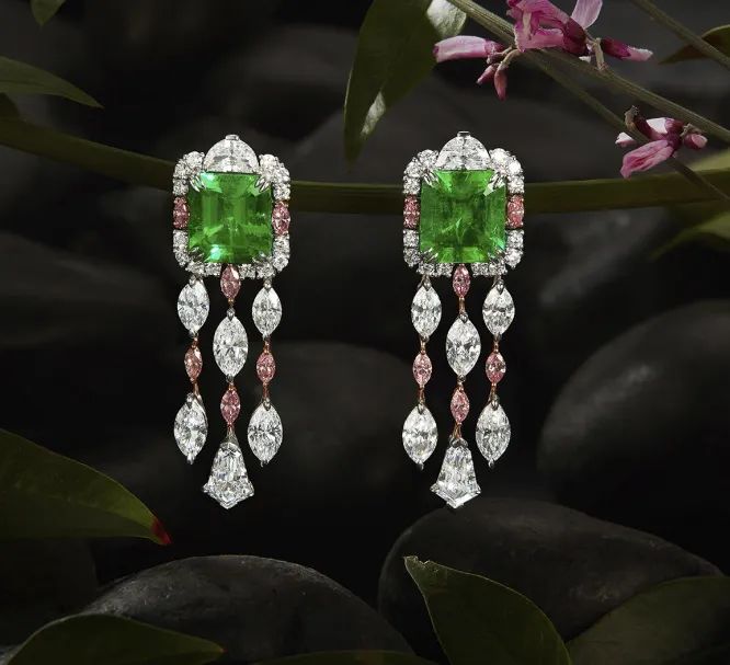 The Green Jewel Majestique series
Cattaleya earrings