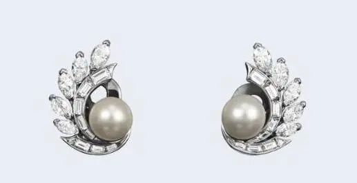 Van Cleef & Arpels pearl earrings