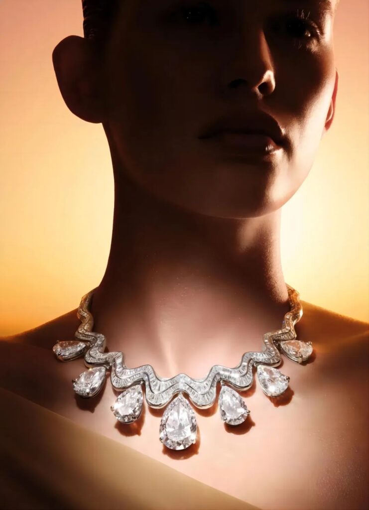 Bulgari
Aeterna High Jewelry Collection
Serpenti Aeterna Necklace