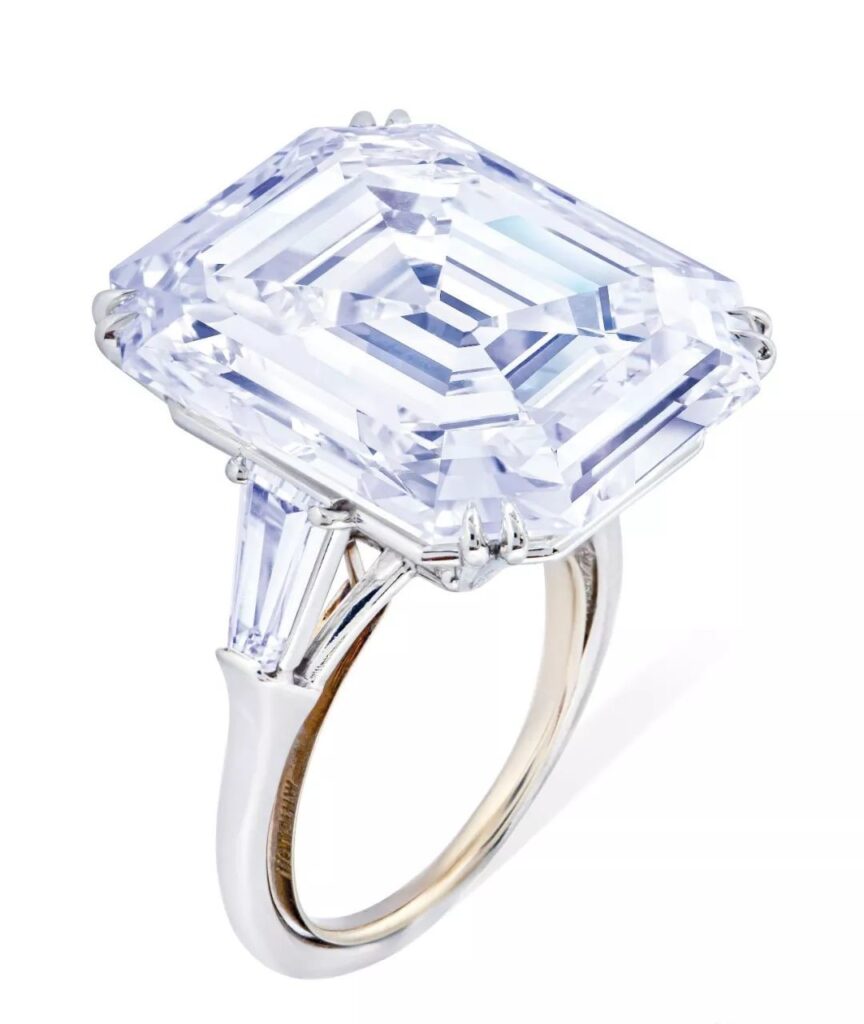 Diamond Ring
HARRY WINSTON
Rectangular diamond, approximately 25.20 carats
D color, VVS2 clarity
Set with tapered baguette-cut diamonds
Estimate: CHF 1,800,000 - CHF 2,200,000
Sold for: CHF 2,535,000
November 2019, Geneva