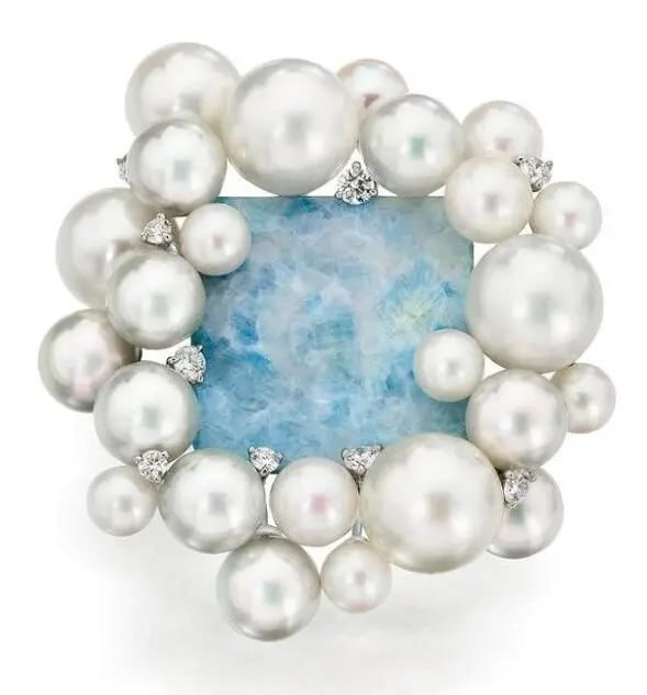 Assael ring
Akoya pearls, aquaprase, diamonds