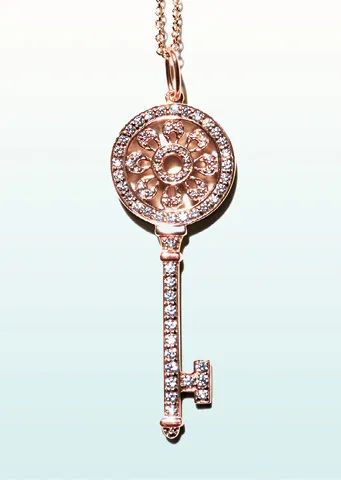 "Tiffany Keys" collection petal-shaped key pendant