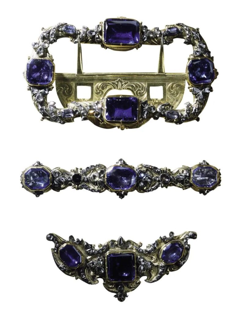 The Sapphire Set Clasp