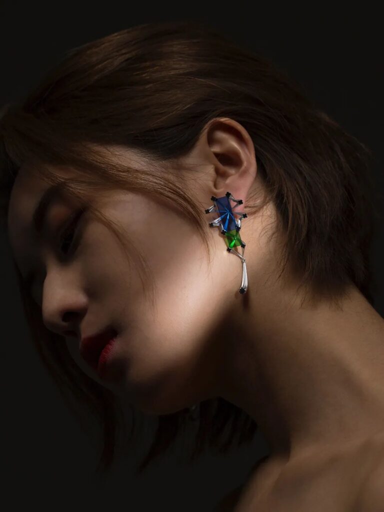 Yilanliu Jewelry
Prelude Series
Blue-Green Sapphire Earrings