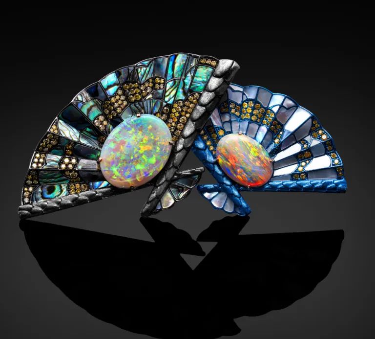 Austy Lee
Rainbow Prism series
Hahatoko Akomeogi brooch
Rose gold, opal, mother-of-pearl, abalone shell, diamonds