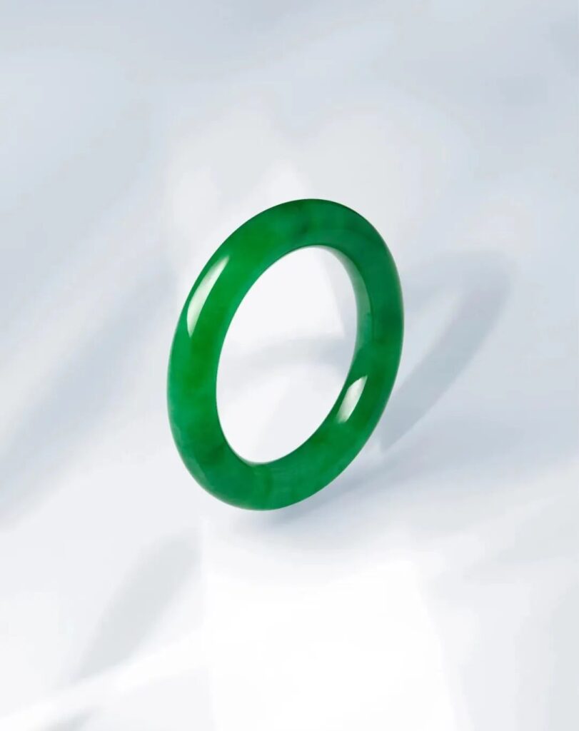 Natural jadeite bangle
Inner diameter 56.8 mm, width 12.5 mm, thickness 12.5 mm
April 2023, Christie's Hong Kong
Estimate: 22,000,000-35,000,000 HKD