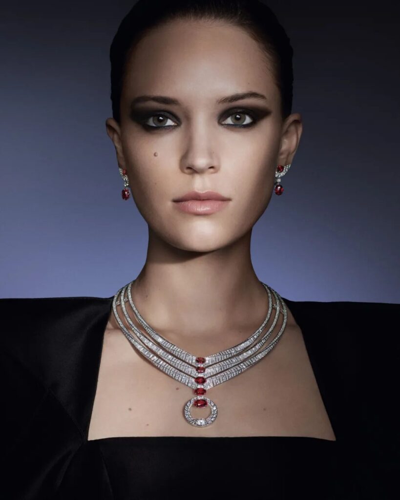 Chaumet
Virtuosi High Jewelry Collection
Illusion Theme - Earrings, Necklace