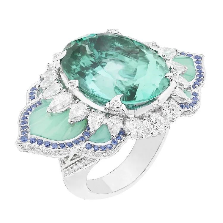 Van Cleef & Arpels
Pierres de Caractère Lotus d'Orient Collection
18K gold, Paraiba tourmaline, chrysoprase, sapphire, and diamond ring