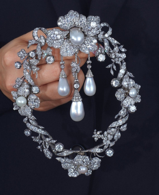 Devant de Corsage Necklace/Brooch, circa 1865
Natural pearls, diamonds
From the collection of Grand Duchess Marie Therese of Württemberg
November 2023, Sotheby's Geneva
Estimate: 270,000 - 450,000 Swiss Francs