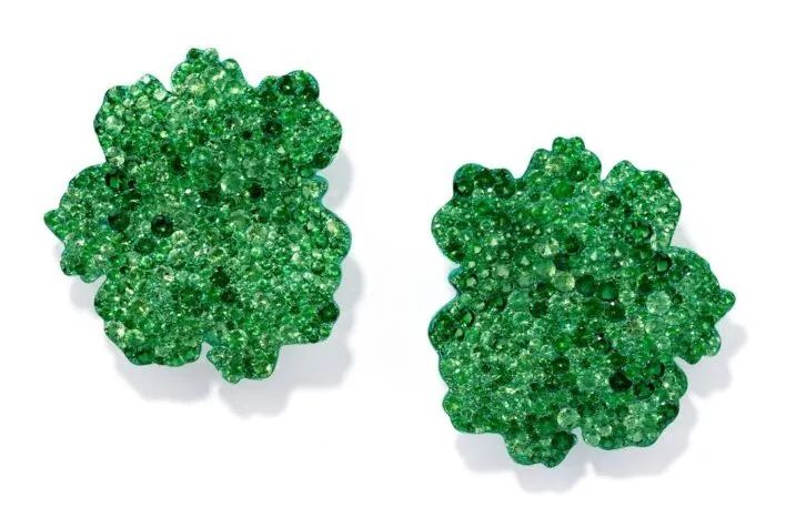 Glenn Spiro
Titanium and tsavorite earrings