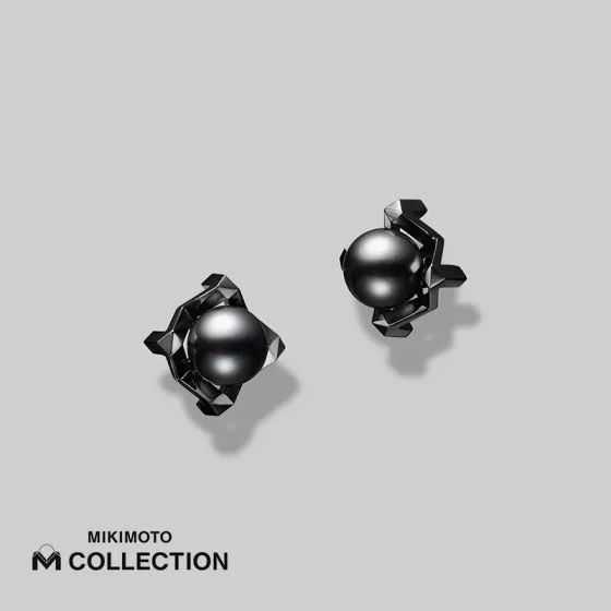 Mikimoto Passionoir series earrings
9.00-9.49mm Black South Sea pearls