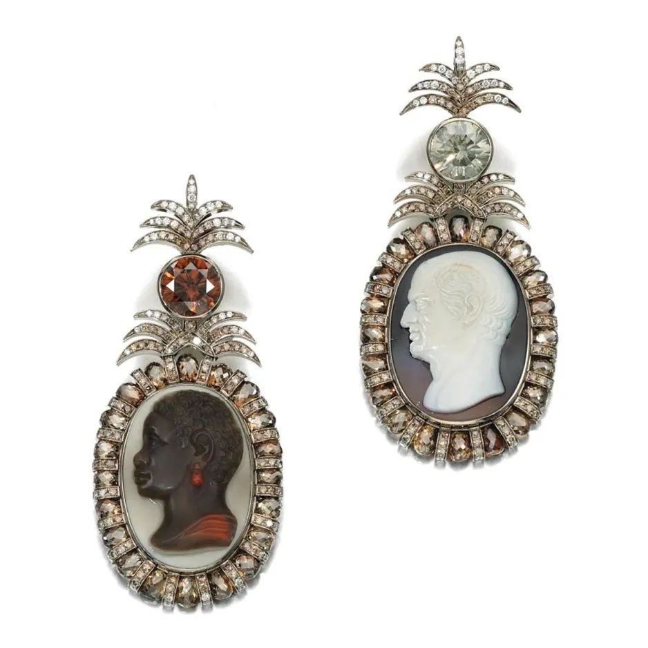 Sotheby's London auction, November 2019:
Hemmerle
Carved gemstone earrings