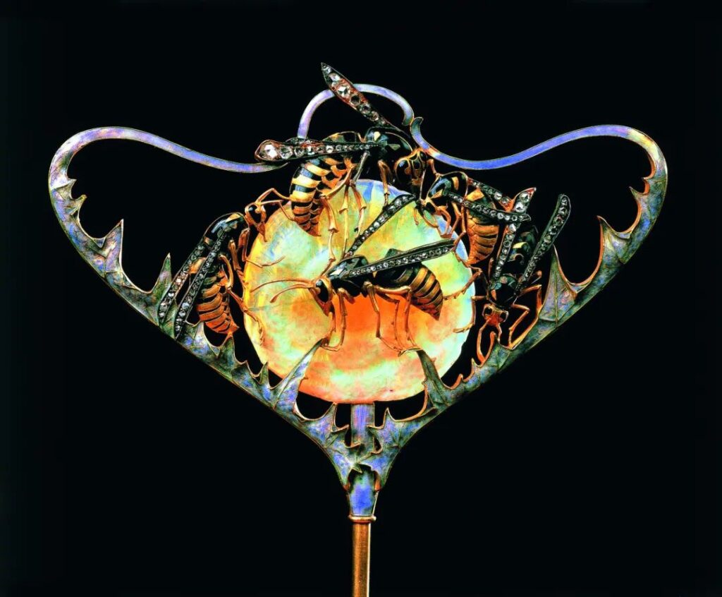 René Lalique's lifelike depiction of bees