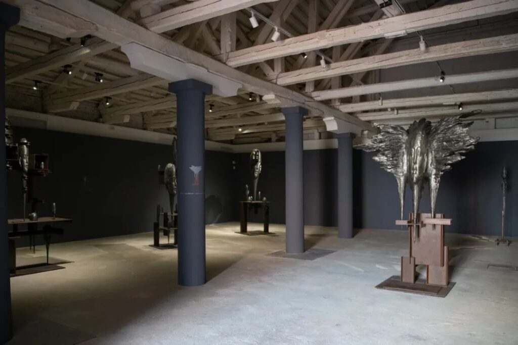 
View of Wallace Chan's solo exhibition "TITANS: A dialogue between materials, space and time",
Fondaco Marcello, Venice, 2021,
Photo: Giacomo Cosua