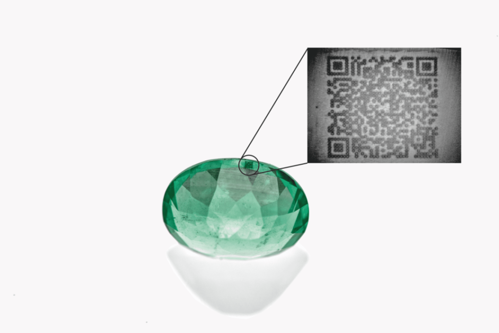 Micro QR code on emerald girdle
Swiss Gemmological Institute (SSEF)