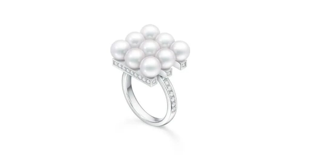 balance build diamonds pave ring; Akoya pearls, diamonds, 18K white gold