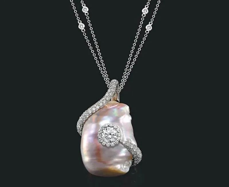 The Big Pink Pearl
Natural abalone pearl, weighing 470 carats
Valued at $4.7 million in 1991
Listed in the Guinness World Records as the largest abalone pearl at the time