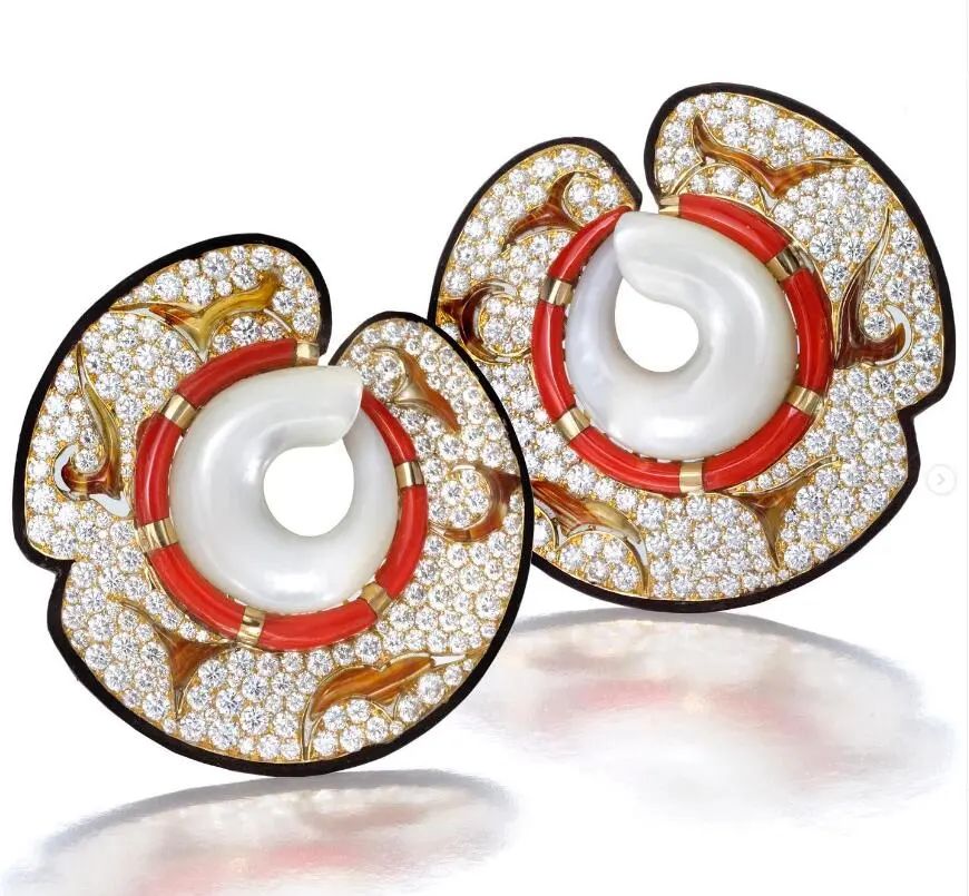 Nicholas Varney Earrings
Mother-of-pearl, diamonds, wood, coral, banded agate