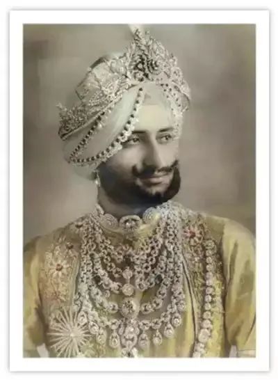 Maharaja Bhupinder Singh's son Yadavindra Singh wearing the Patiala Necklace