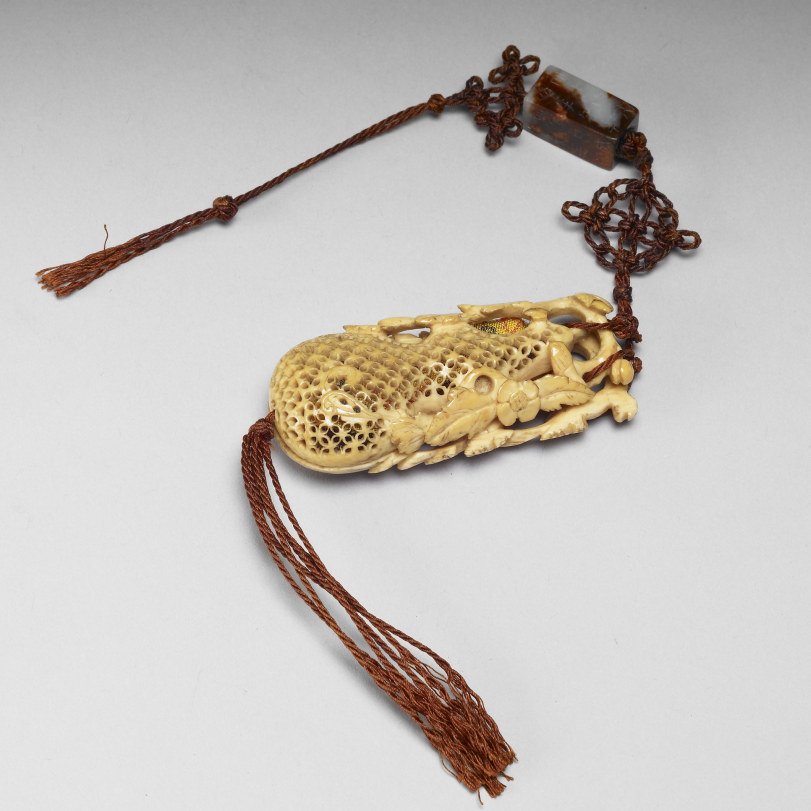 Ivory carved openwork gourd-shaped sachet, late Qing Dynasty
Collection of the National Palace Museum, Taipei