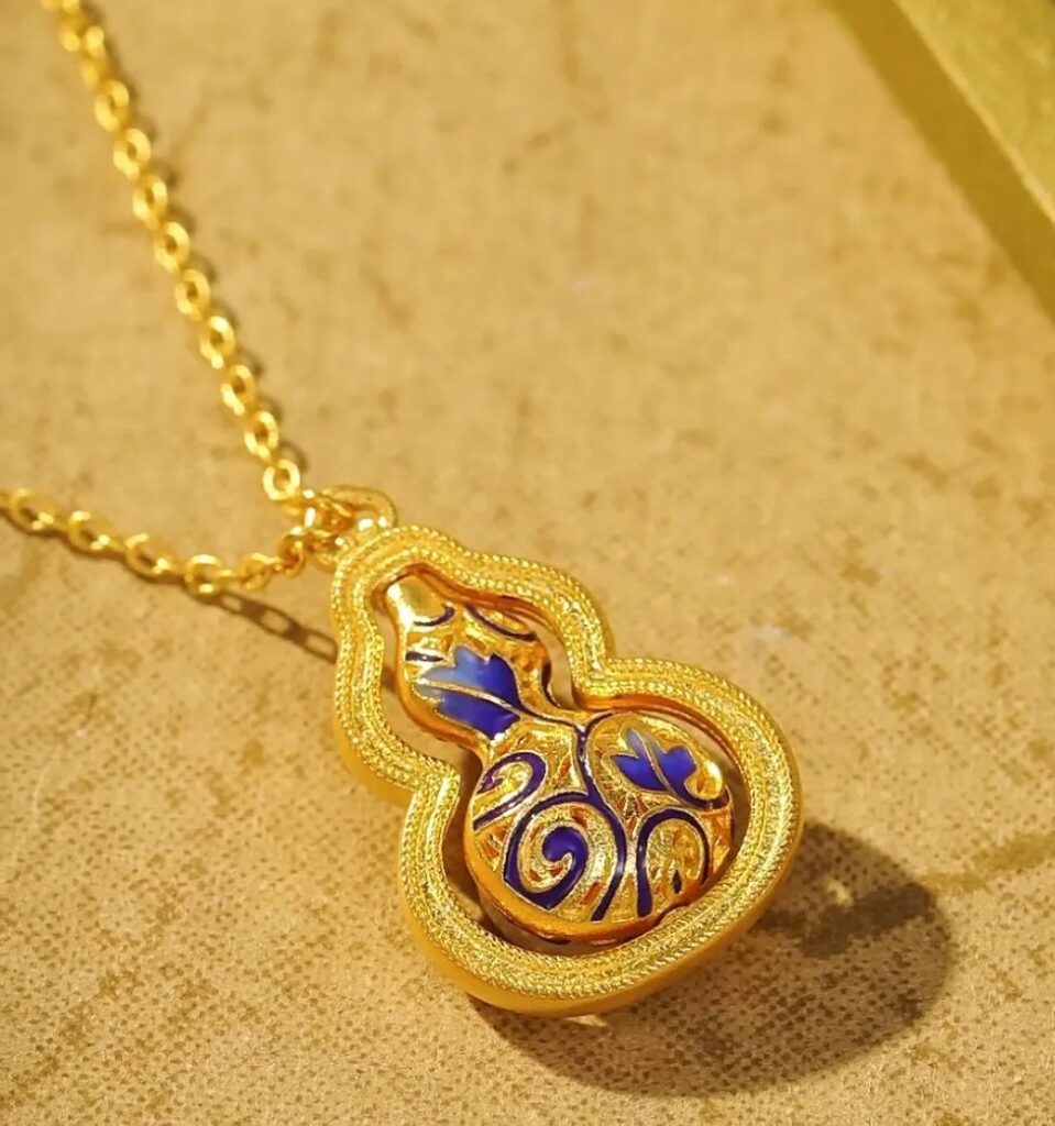 Chow Sang Sang x National Treasure collection: Continuous Blessings pure gold pendant