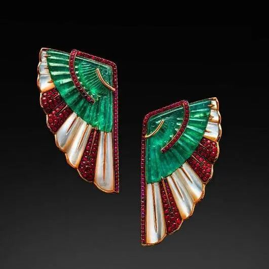 Austy Lee wing fan earrings
18K white gold, jade, mother-of-pearl, rubies