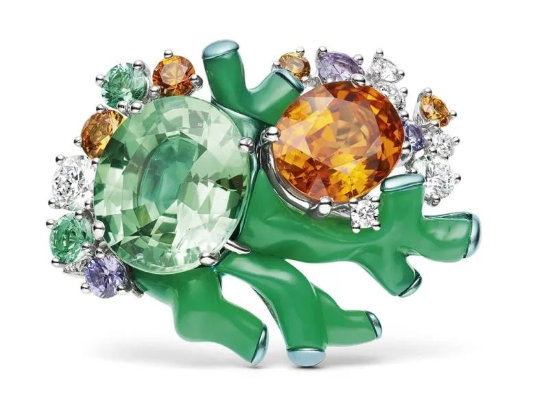 Chaumet Paris
Ondes et Merveilles High Jewelry Collection
Treasure Hunt Ring
White gold, titanium, tsavorite, spessartine garnet, chrysoprase, sapphire, emerald, diamonds