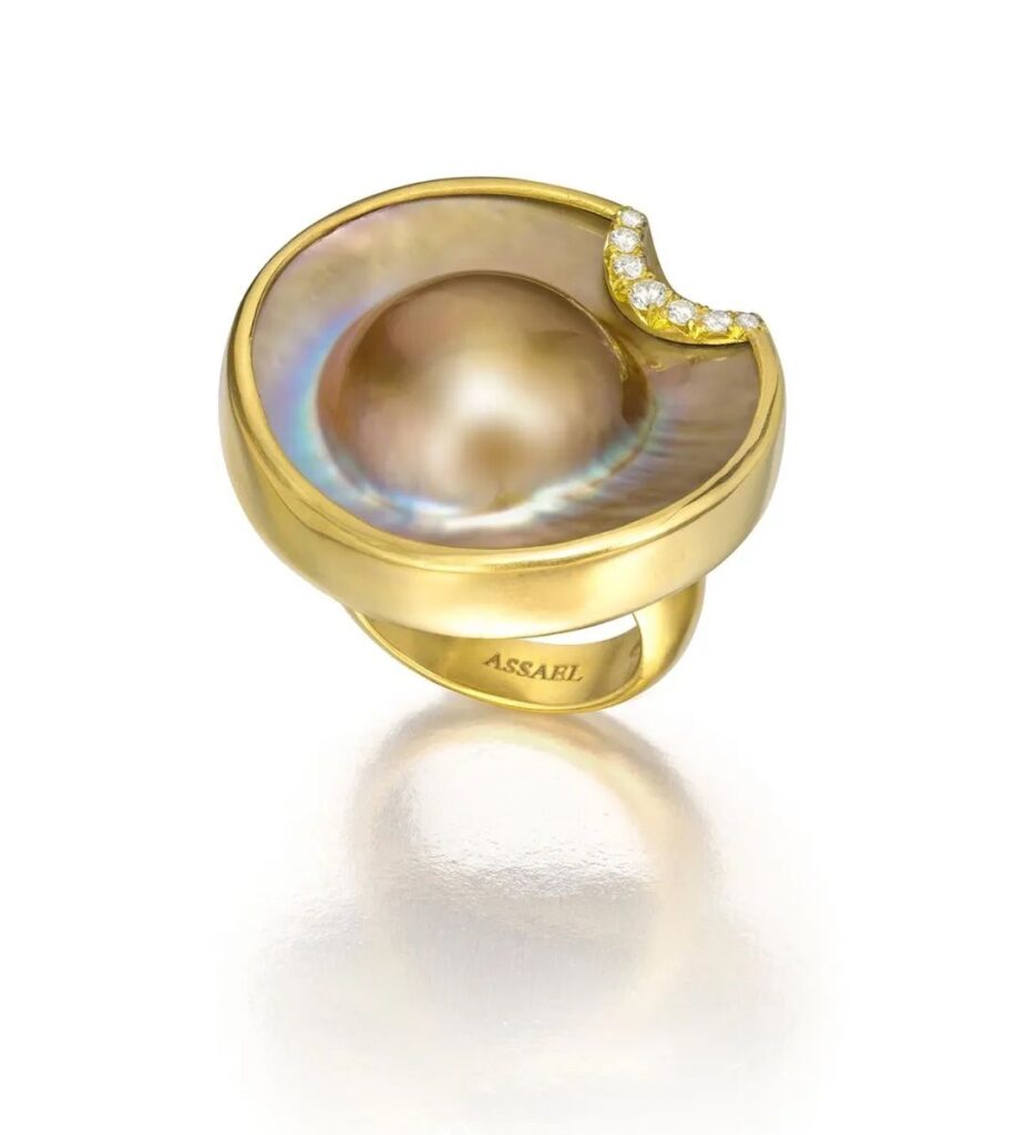 Assael Gold Ring
Diamonds, Fiji Mabe pearls, Fiji pearls