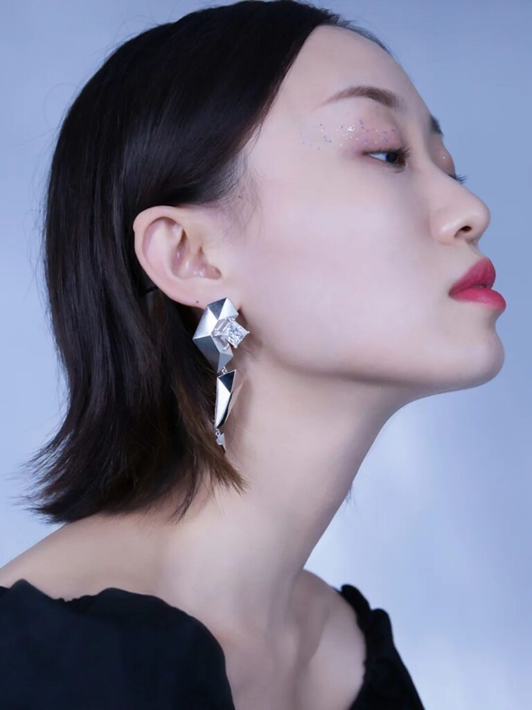 Yilanliu Jewelry
Crystal Swing Earrings