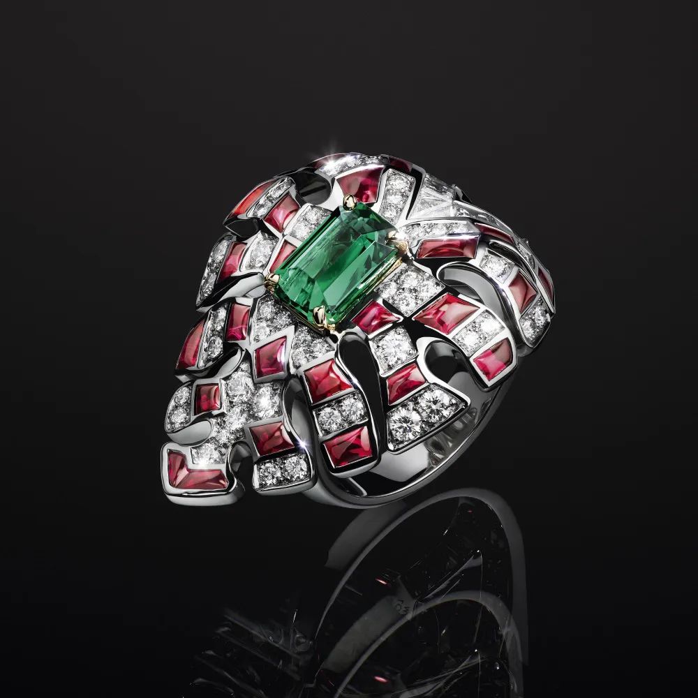 Louis Vuitton
Deep Time high jewelry collection
Plants theme ring